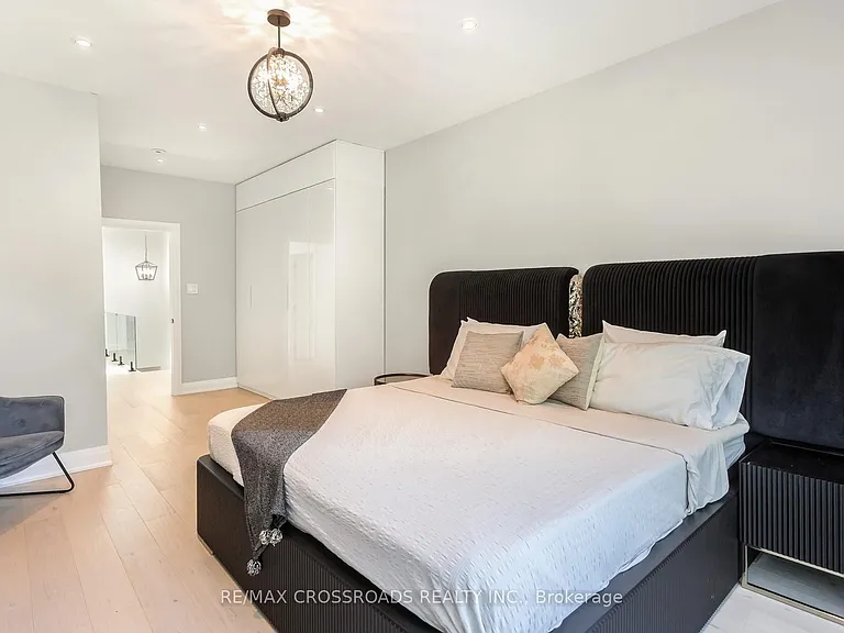 10 Hamstead Ave — Photo 16