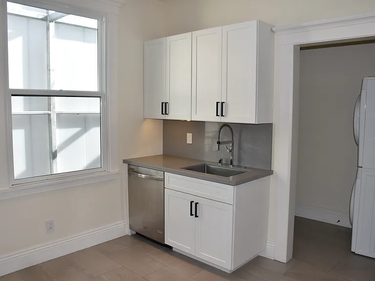 1625 Larkin St #F — Photo 2