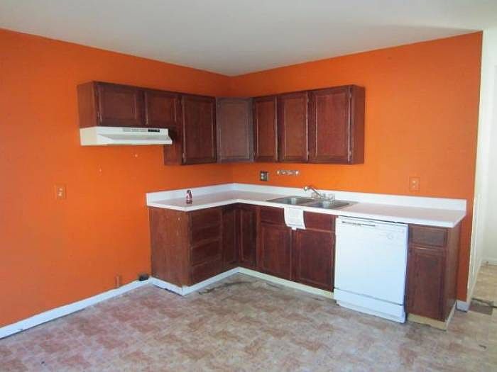 2nd image of 1043 Langtry Ave