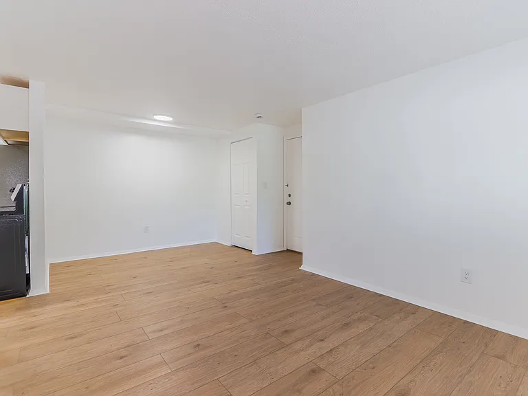 1342 W 114th St #11 — Photo 3