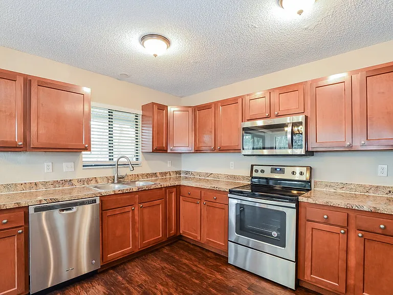 321 Alba Ln — Photo 6