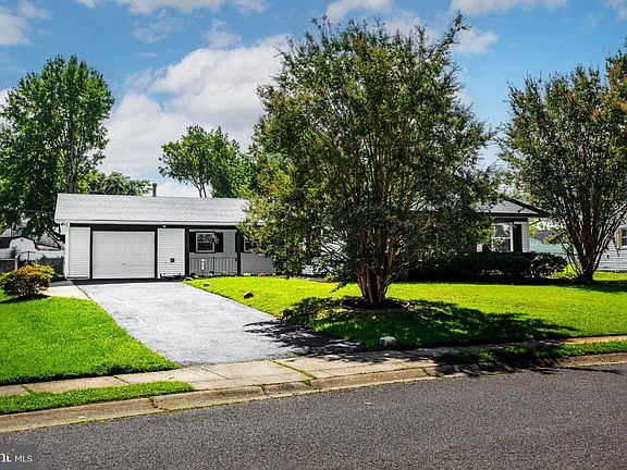 4th image of 18 Eden Rock Ln