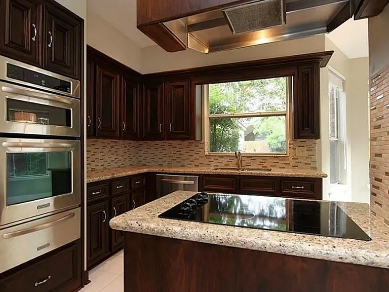 23035 Lanham Dr — Photo 2