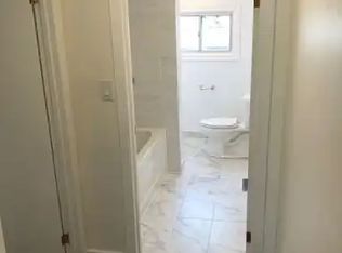 20 Kewbeach Ave #1A, Toronto, ON M4L1B7