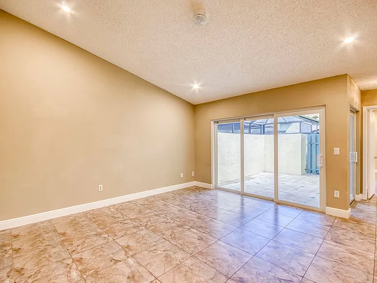 9109 SW 21st St E — Photo 7