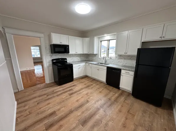 530 Hickory St #530, Peckville, PA 18452