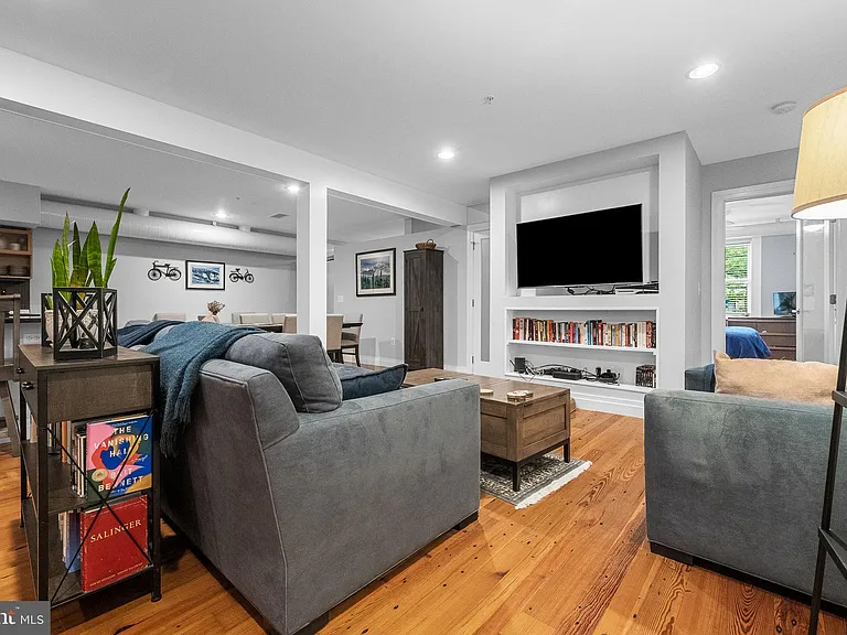 1210 Queen St #5 — Photo 10