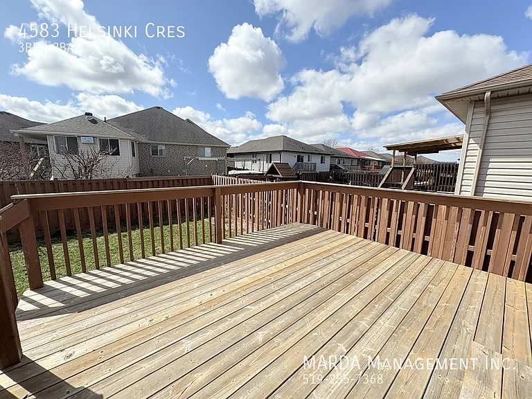 4583 Helsinki Cres — Photo 32