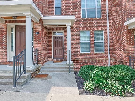 3rd image of 211 E Rochelle St