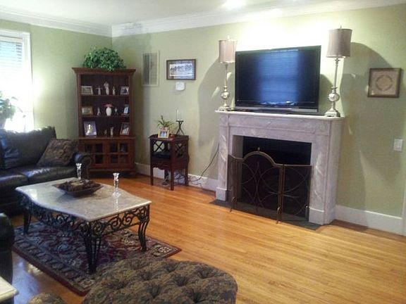 3rd image of 109 E Pinewood Ave