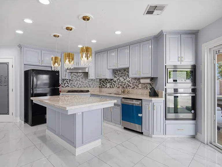 10721 Loughton Ave — Photo 25