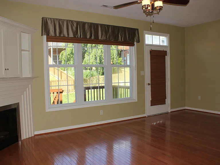 2948 Crystal Spring Ln — Photo 5
