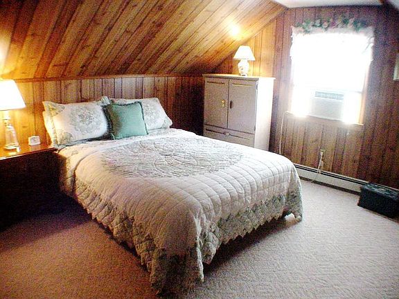 2 Bedrooms upstairs