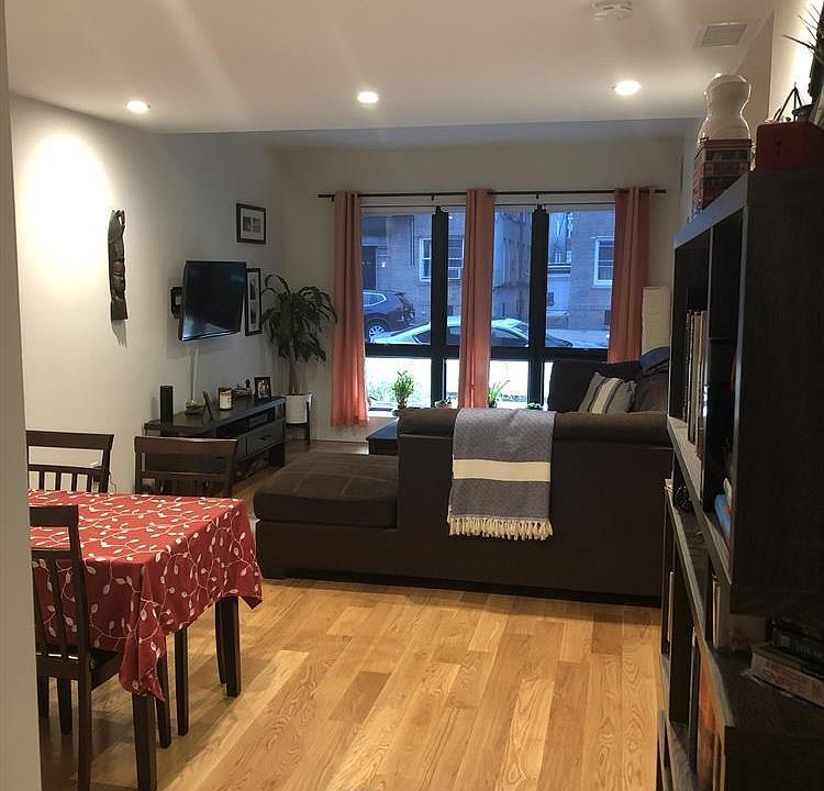 1st image of 2117 31st Ave APT 1C