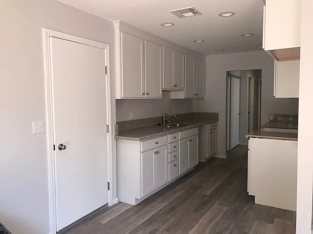 Peaceful, Quiet and Bright - Recently Remodeled 2/2 in Talmadge — Photo 3