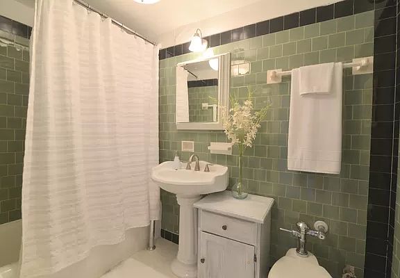 3rd image of 23 W 73rd St #1510