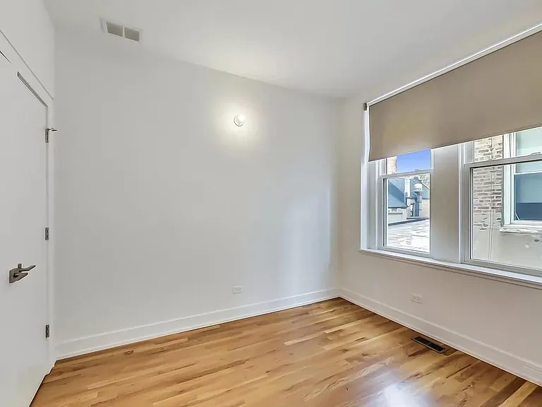 1157 W 18th St #R204 — Photo 11