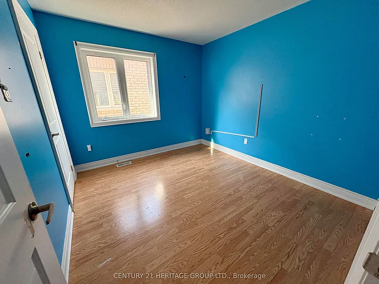 129 Robert Wilson Cres — Photo 13