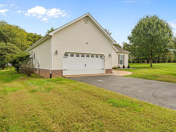 3rd image of 175 Willow Bend Ct