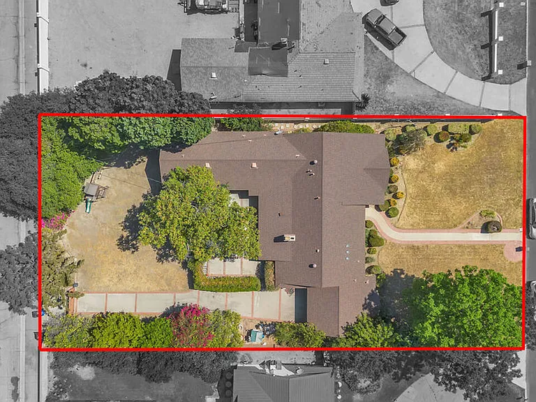 9322 Lasaine Ave — Photo 45