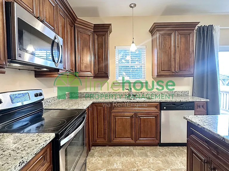 132 Filbert St — Photo 5