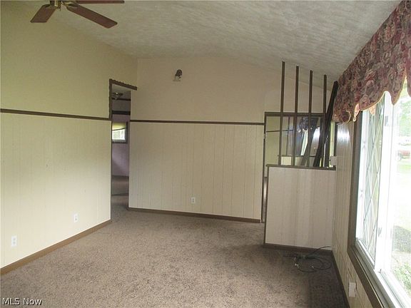 4th image of 2830 Bainbridge Ave