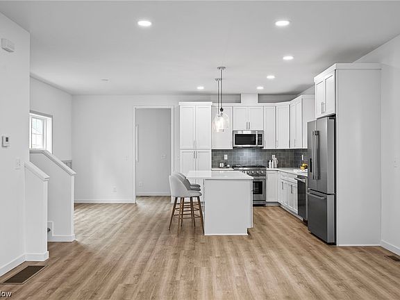4th image of 5905 Pear Ave