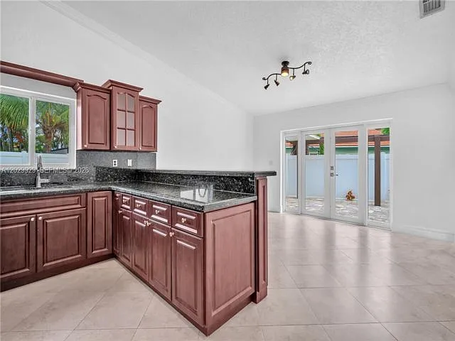 15715 SW 76th Ter — Photo 3