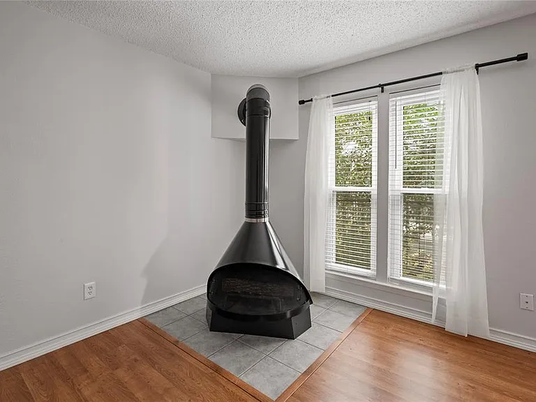 4020 Holland Ave #202 — Photo 2