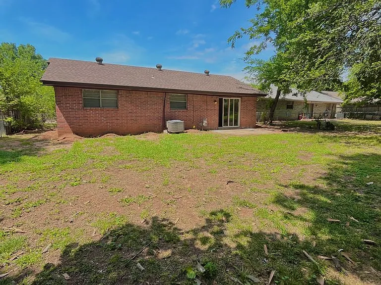 2124 Allenhurst St — Photo 24