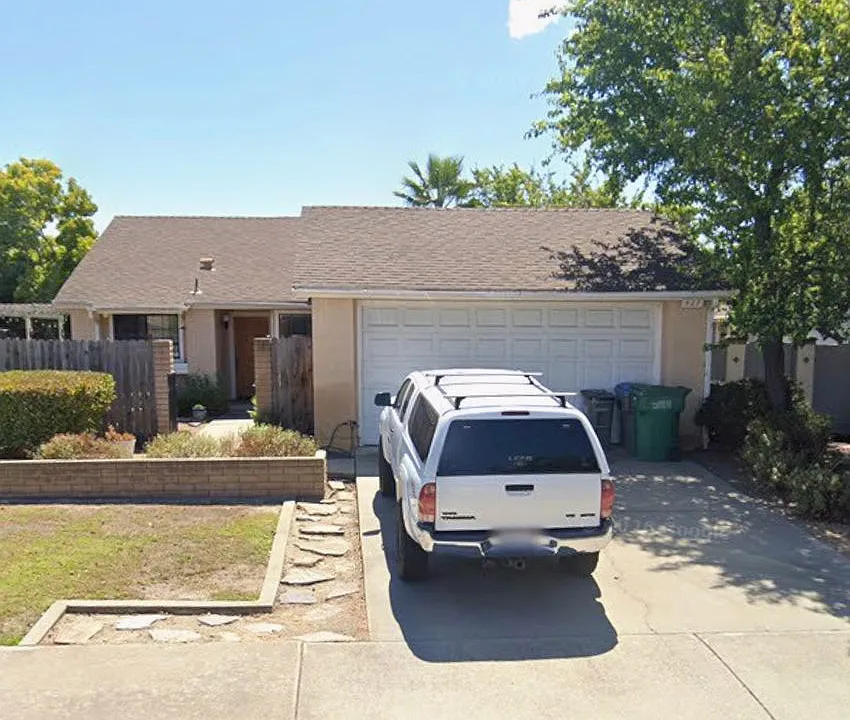 927 Lobelia Ln