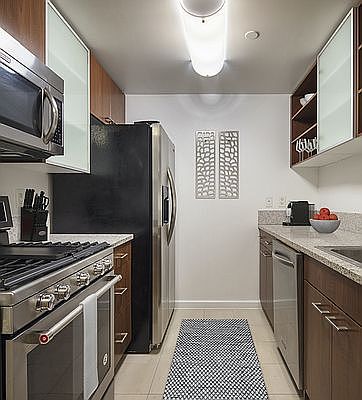 3rd image of 535 W 23rd St Space H1e