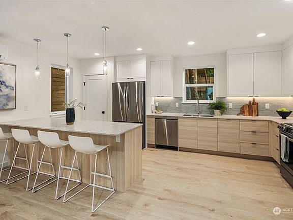 5th image of 1213 NE 104th Street