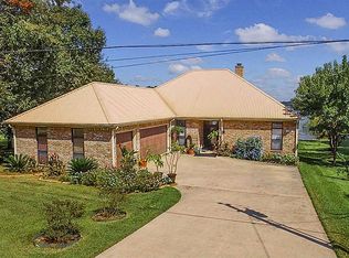 292 Whisperwood Dr, Onalaska, TX 77360