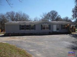 3702 Waterwood Pass Dr, Elmendorf, TX 78112