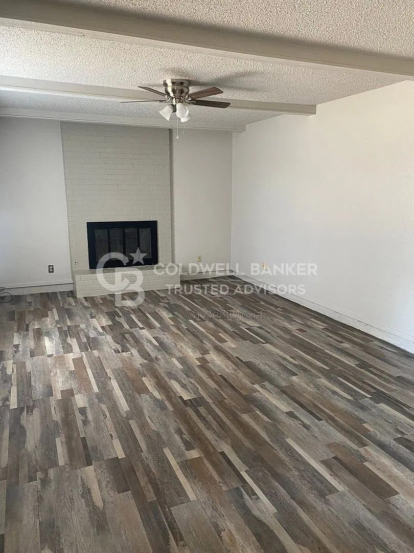 3 bed, 2.0 bath, 1309 sqft, $1,275 — Photo 2