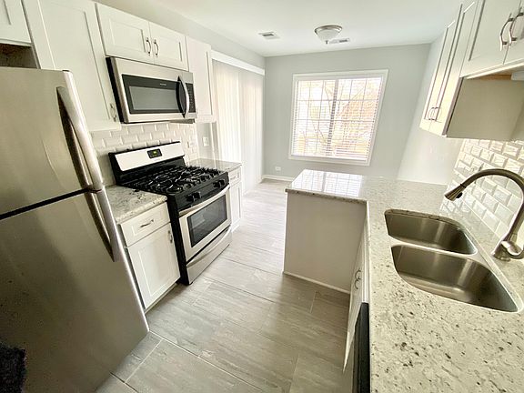 3rd image of 2485 Charleston Dr Unit 4
