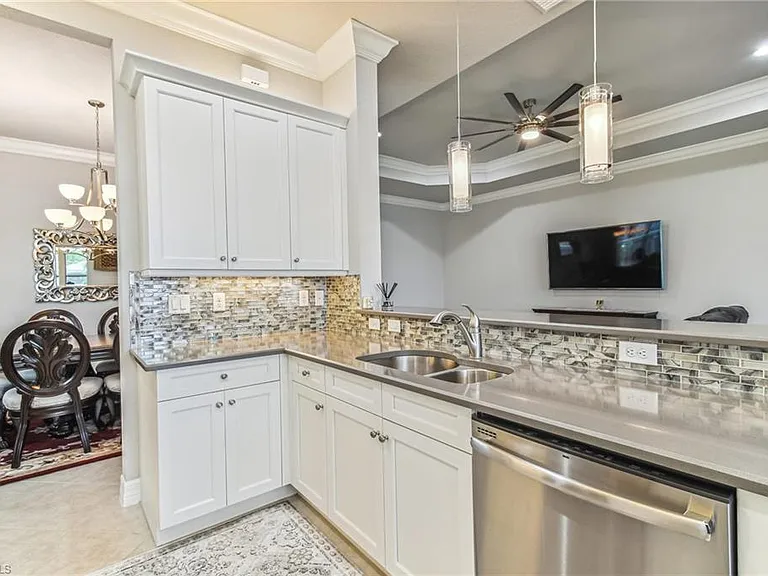 11541 Stonecreek Cir W — Photo 16