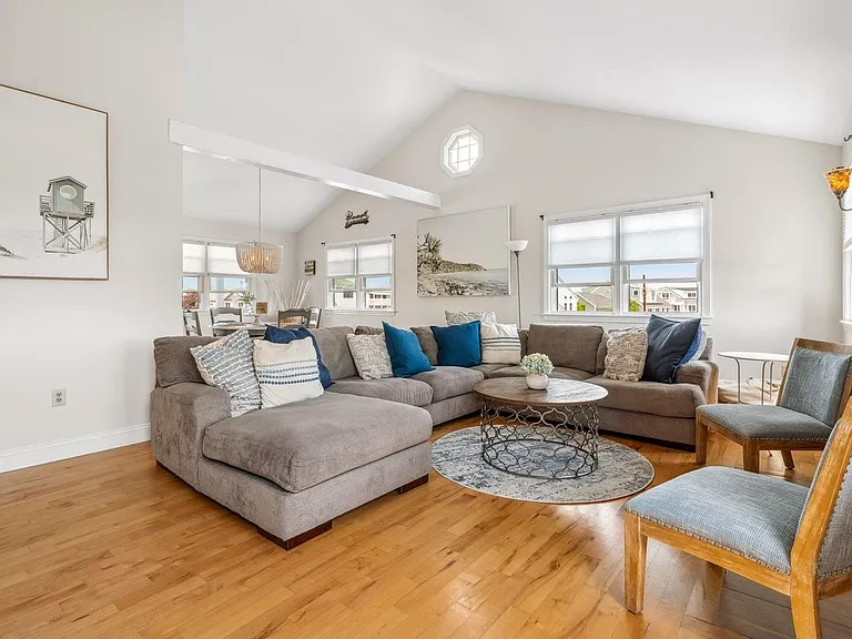 131 Franklin St — Photo 19