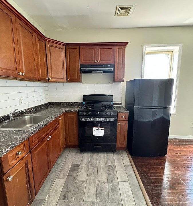 1st image of 487 18th Ave #8