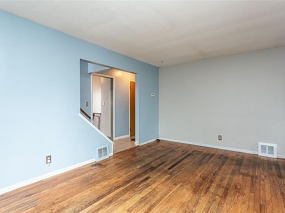 5th image of 2719 Silverdale Ave