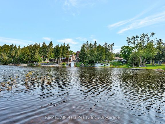 2nd image of 14 Wychwood Dr E