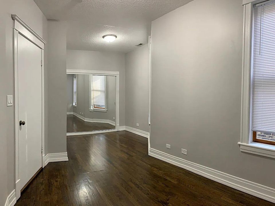 Large master bedroom with Flat Screen Television pre-mounted / included