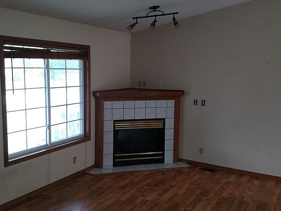 4th image of 409 E Oakwood Dr