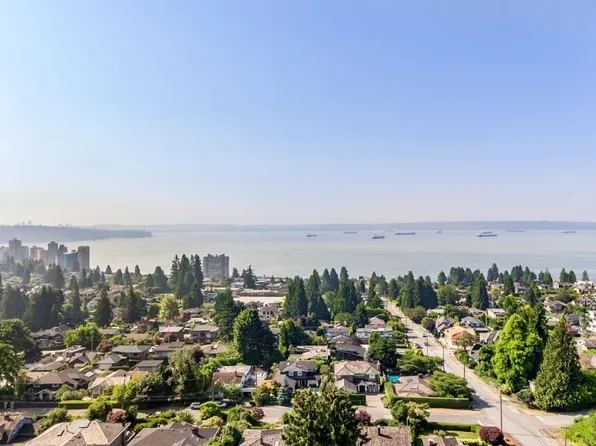 2479 Ottawa Ave, West Vancouver, BC V7V 2T2