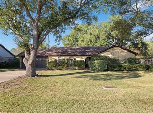 7319 Willow Oak Dr, Baytown, TX 77521