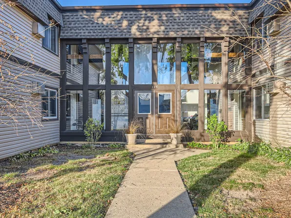 125 E Mill St APT 101, Wauconda, IL 60084