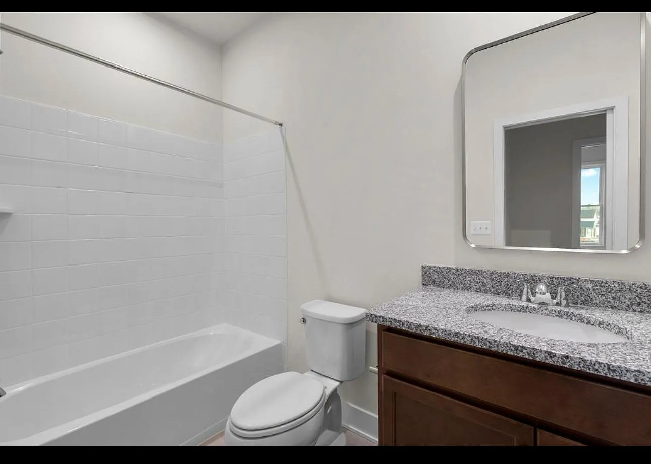 3 bed, 2366 sqft, $2,350 — Photo 3