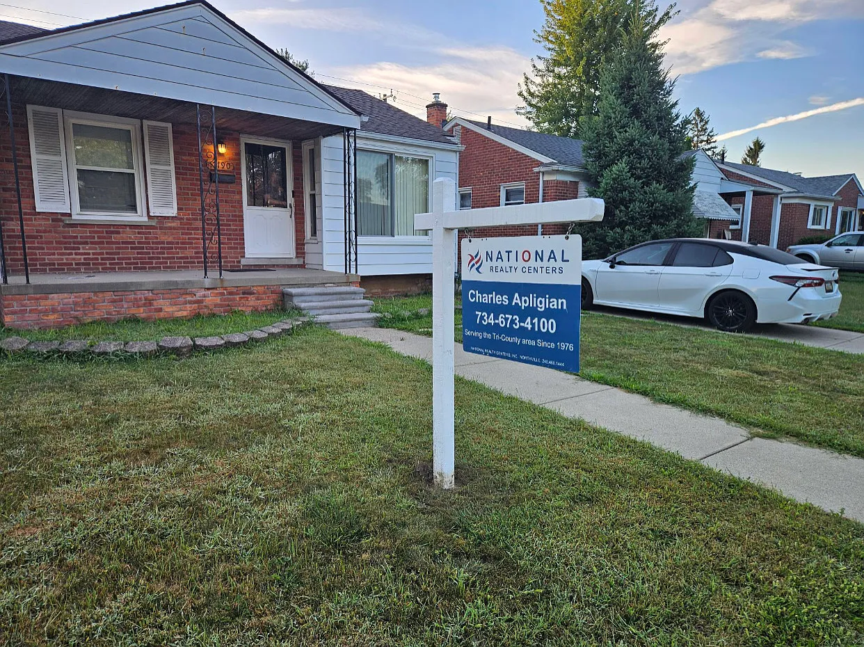 3 bed, 1049 sqft, $1,850 — Photo 1