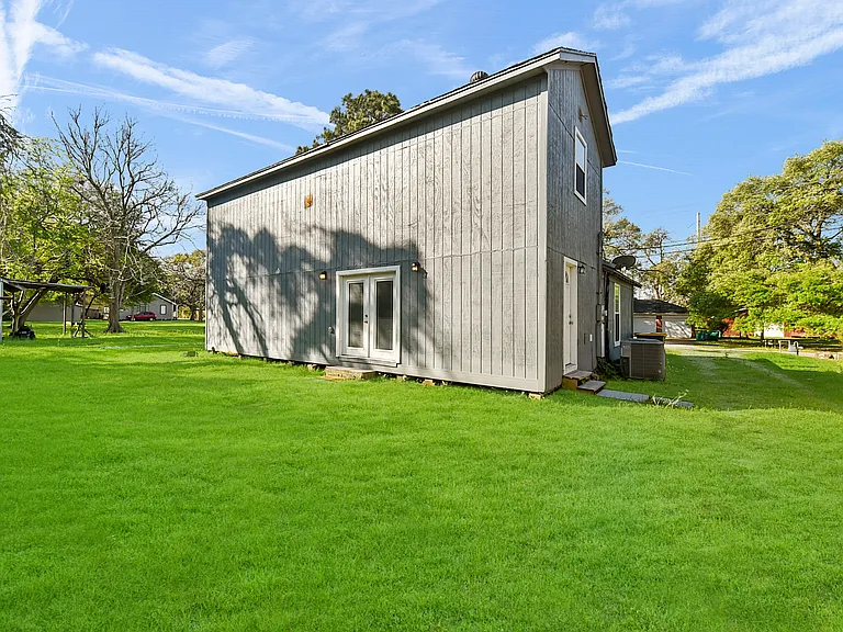 1029 Sycamore St — Photo 30